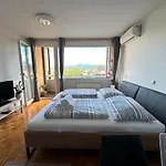 Modern Cute With Balcony, Center Apartman
