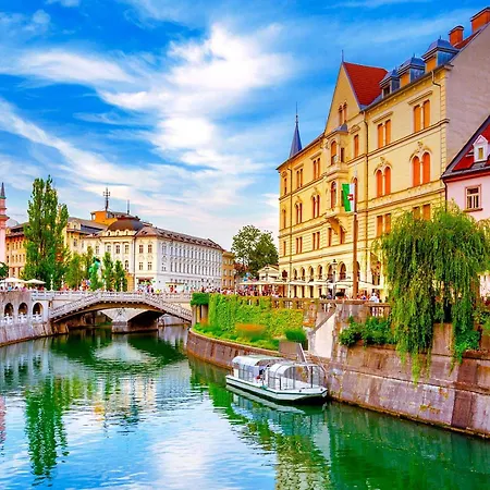 Modern Cute With Balcony, Center Апартаменты