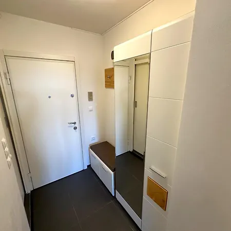 Apartment Modern Cute With Balcony, Center *