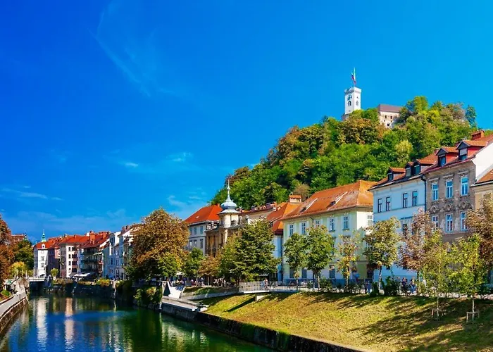 Modern Cute With Balcony, Center Apartment
