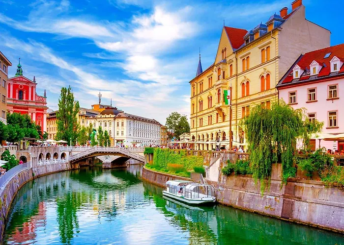 Modern Cute With Balcony, Center Apartment