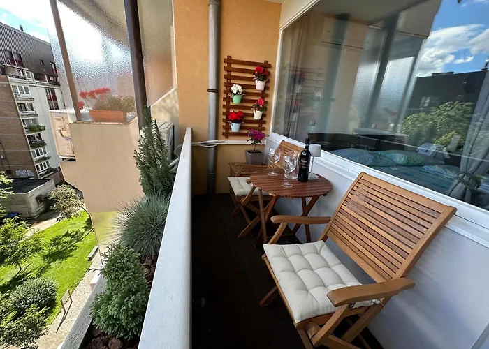 Modern Cute With Balcony, Center Daire *