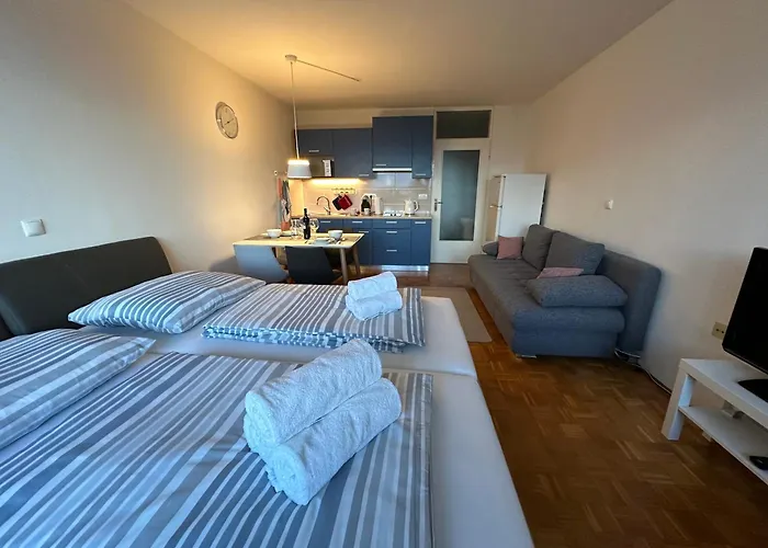 Апартаменты Modern Cute With Balcony, Center *