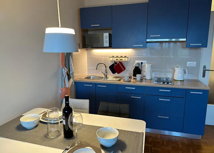 Apartment Modern Cute With Balcony, Center